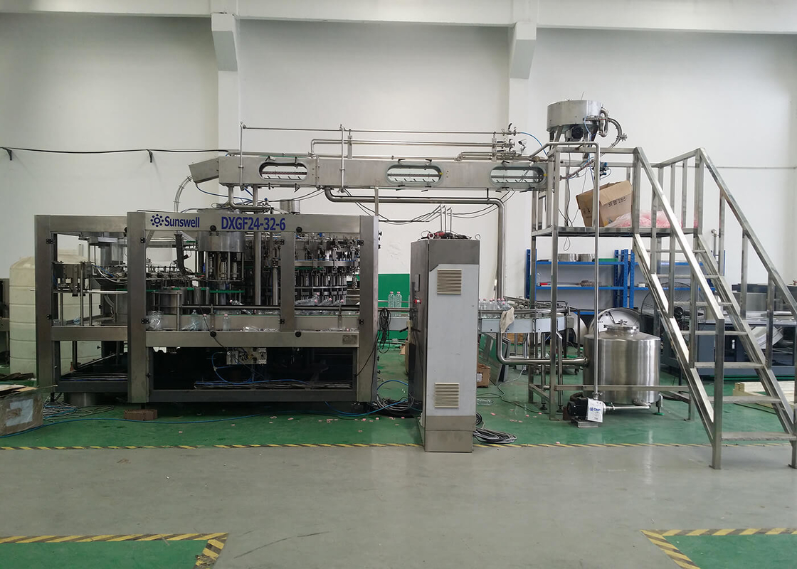 Full Automatic Carbonated Beverage Filling Machine For Plastic Bottling Production Plant