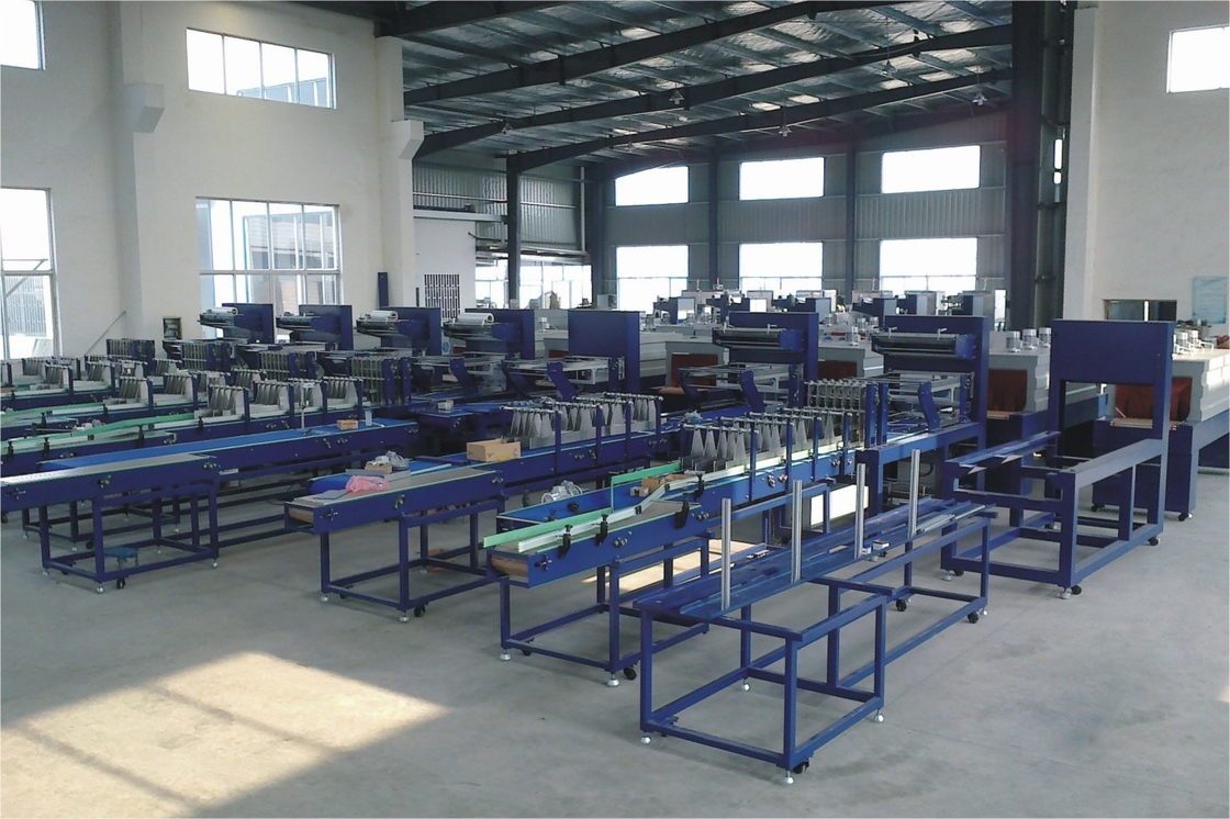 Full Auto Wrapping Film Shrink Packaging Equipment For Water Juice Factory