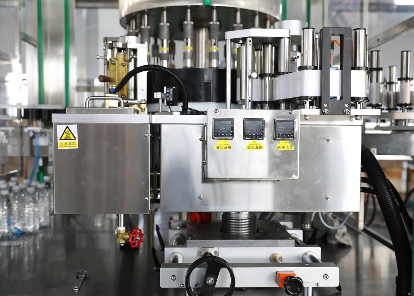 Glass PET Bottle Labeling Machine , High Speed Beverage Packaging Equipment