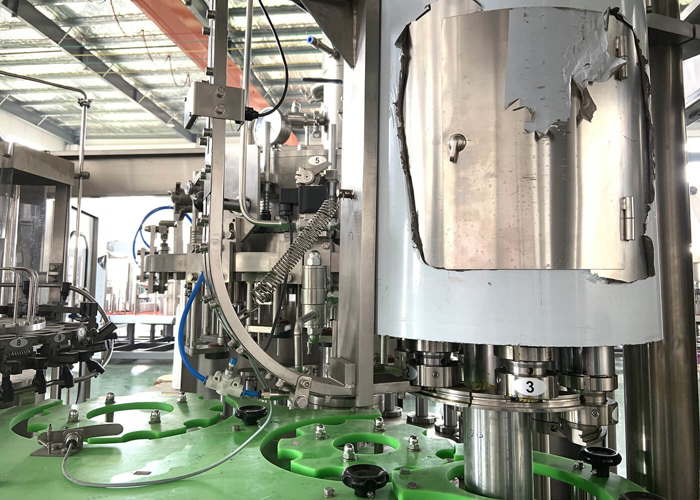 Automatic Carbonated Energy Drink Machine For Glass Bottle Beverage Production Line